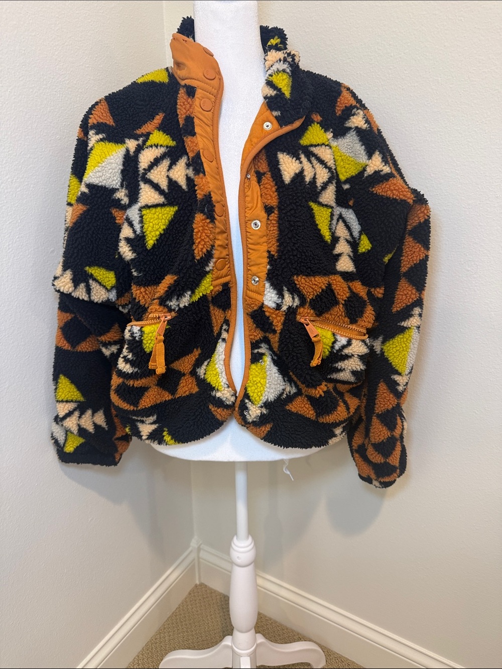 Women’s Black Patterned Sherpa Jacket - Multicolor Geometric